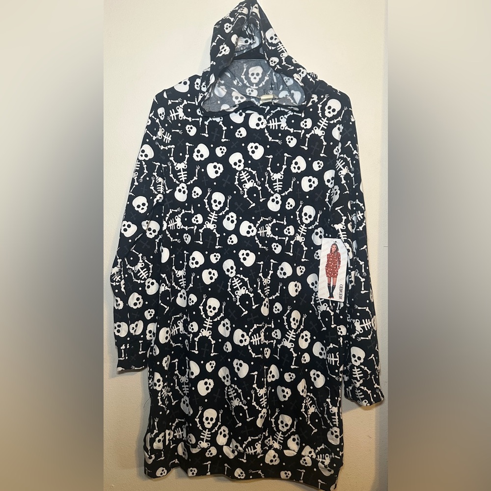 NEW - ShoSho Women’s Black & White Skeleton Patterned Hooded Dress